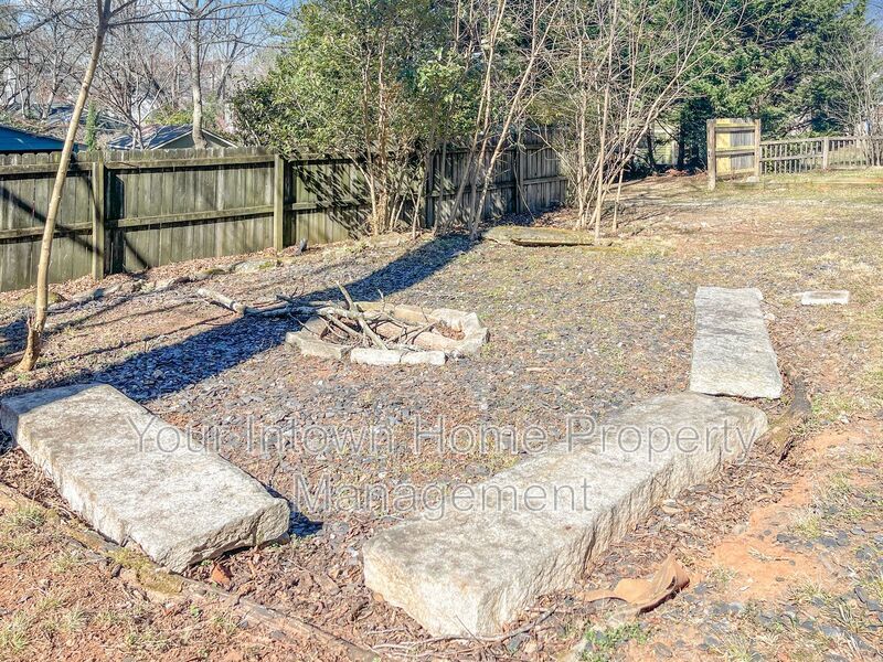 Huge Back Yard with Deck in Great Grant Park Location property image