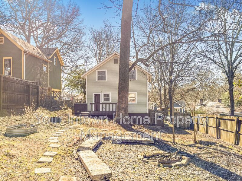 Huge Back Yard with Deck in Great Grant Park Location property image