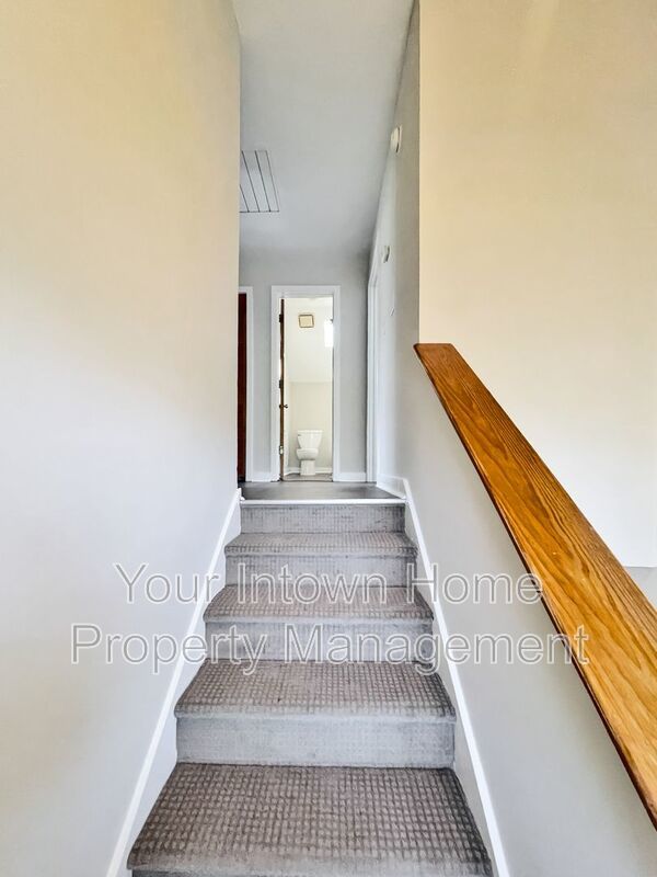 Huge Back Yard with Deck in Great Grant Park Location property image