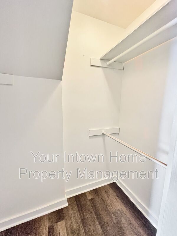 Huge Back Yard with Deck in Great Grant Park Location property image