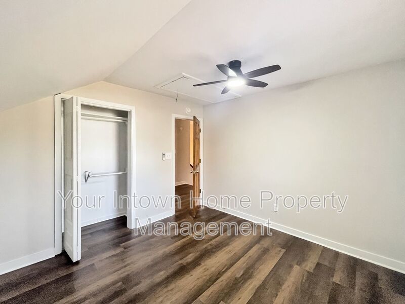 Huge Back Yard with Deck in Great Grant Park Location property image