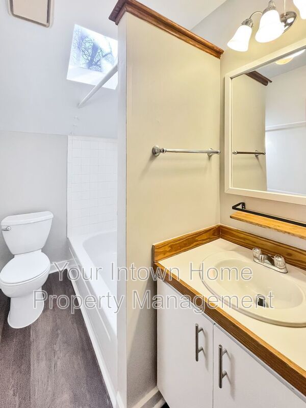 Huge Back Yard with Deck in Great Grant Park Location property image