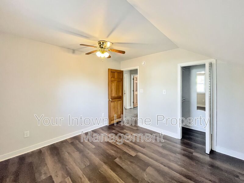 Huge Back Yard with Deck in Great Grant Park Location property image