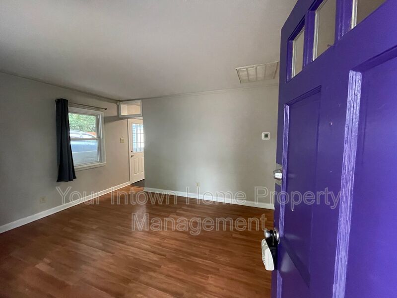 Quiet Street but Close to it All! property image