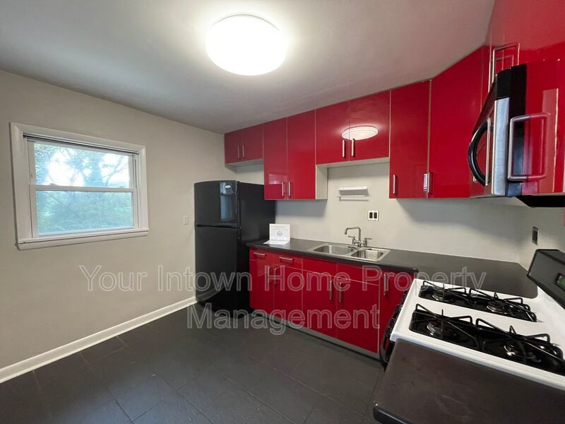 Quiet Street but Close to it All! property image