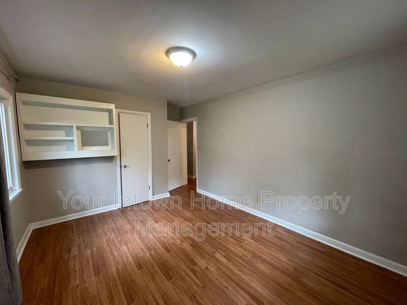 Quiet Street but Close to it All! property image