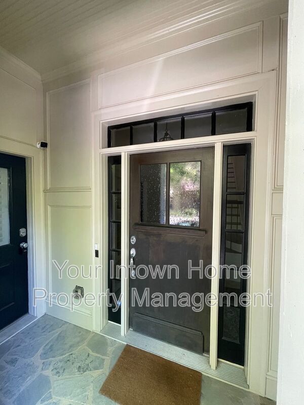 Beautiful Townhouse on Quiet Street in Lake Claire property image