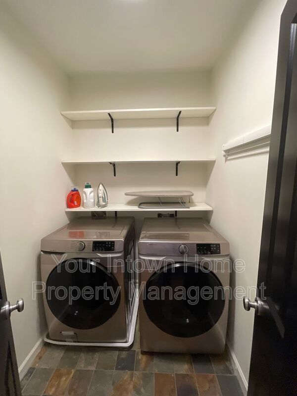 Beautiful Townhouse on Quiet Street in Lake Claire property image