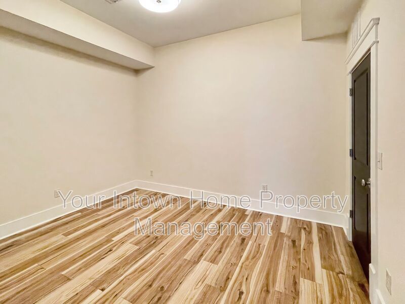 Beautiful Townhouse on Quiet Street in Lake Claire property image