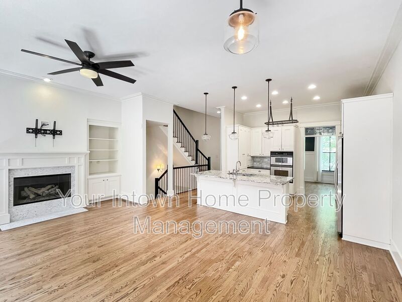 Beautiful Townhouse on Quiet Street in Lake Claire property image