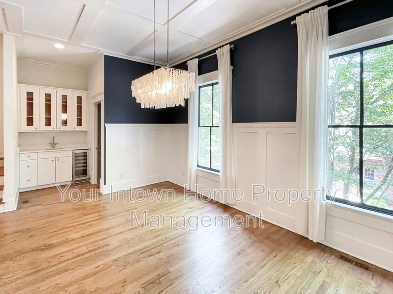 Beautiful Townhouse on Quiet Street in Lake Claire property image