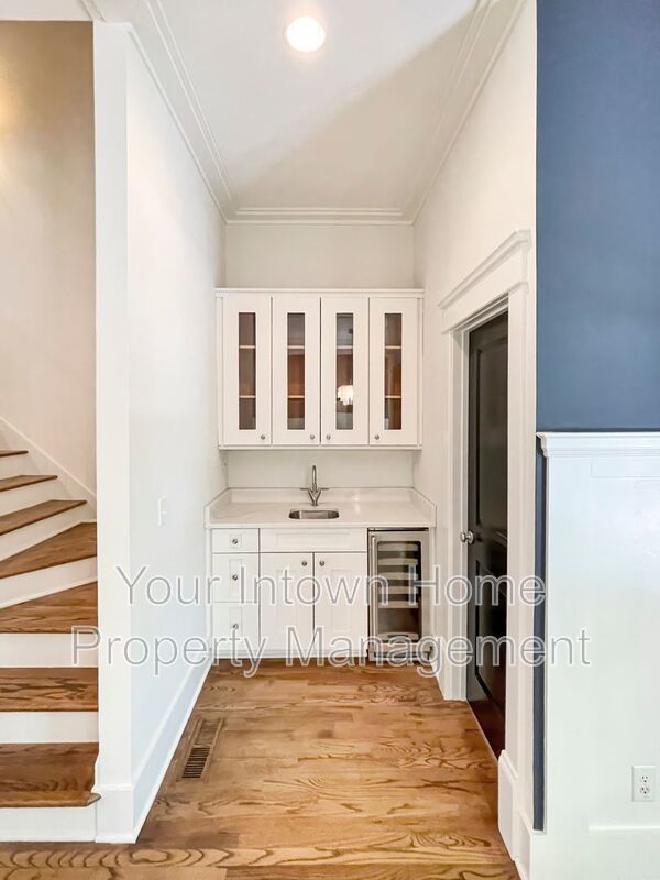 Beautiful Townhouse on Quiet Street in Lake Claire property image