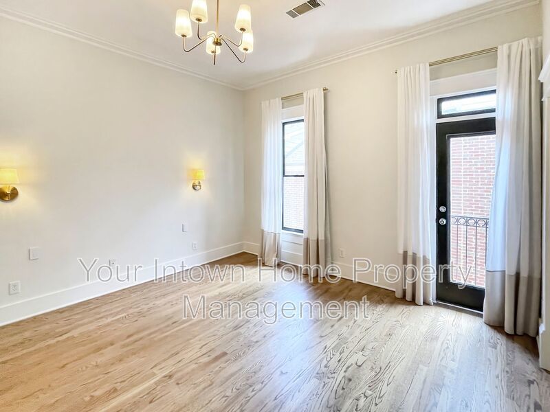 Beautiful Townhouse on Quiet Street in Lake Claire property image