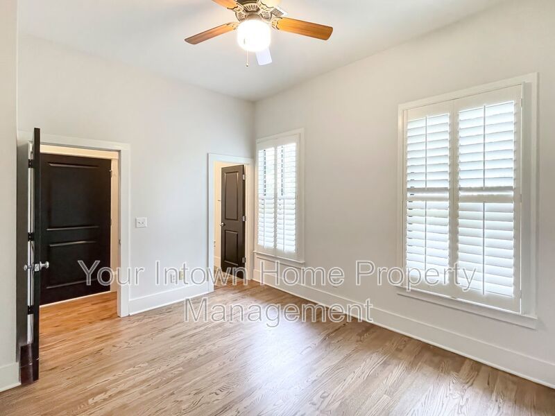 Beautiful Townhouse on Quiet Street in Lake Claire property image