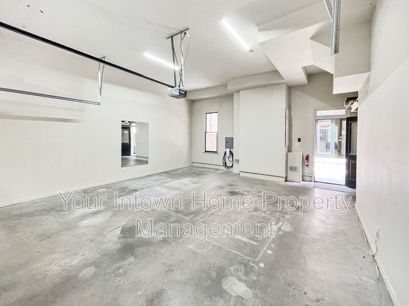 Beautiful Townhouse on Quiet Street in Lake Claire property image