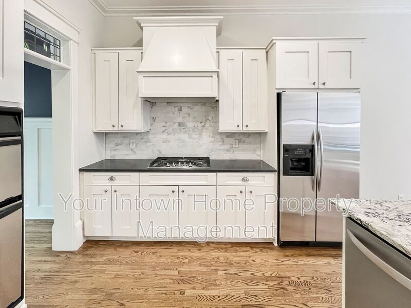 Beautiful Townhouse on Quiet Street in Lake Claire property image