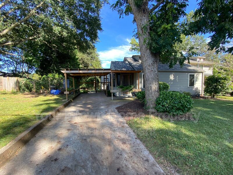 Charming cottage in the city, just steps from the Beltline! property image