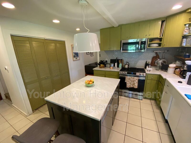 Charming cottage in the city, just steps from the Beltline! property image