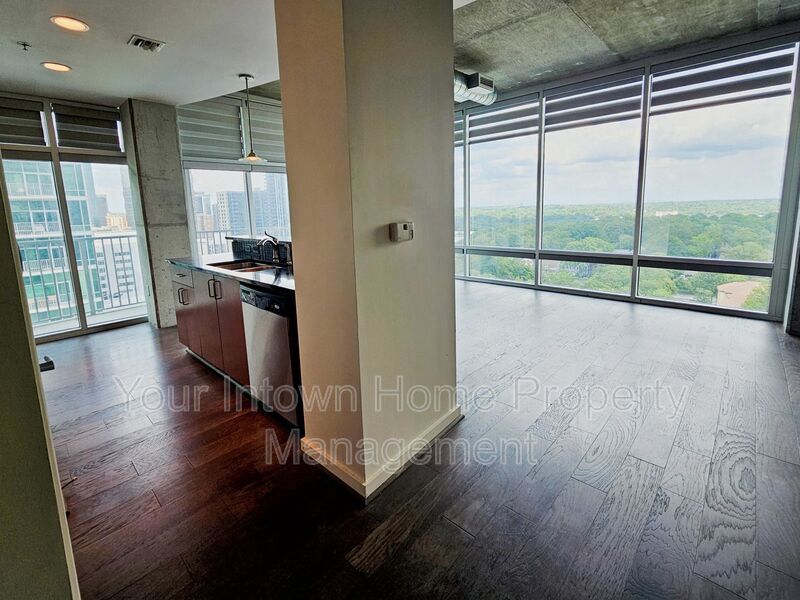 Ultimate Midtown Living at Metropolis: Piedmont Park Views & Resort Amenities property image